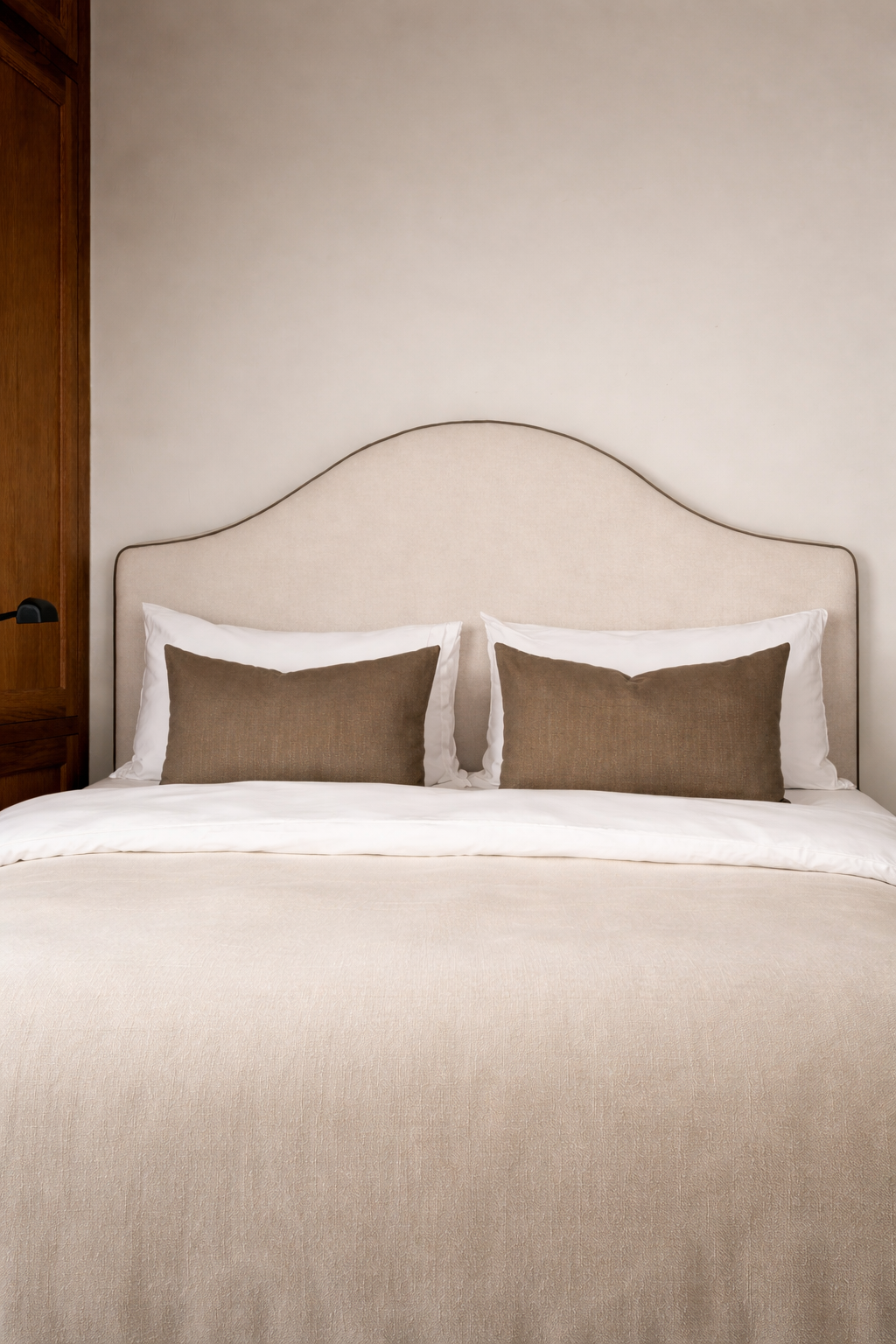 Charlotte - Simple elegant bed design