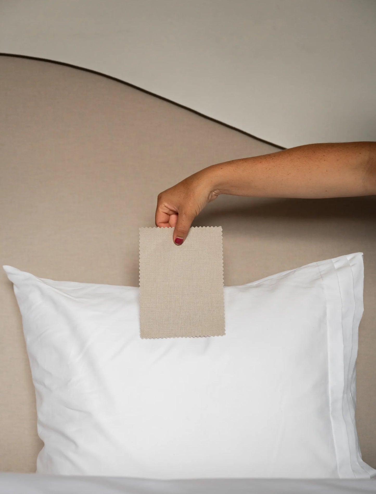 Charlotte - Simple elegant bed design